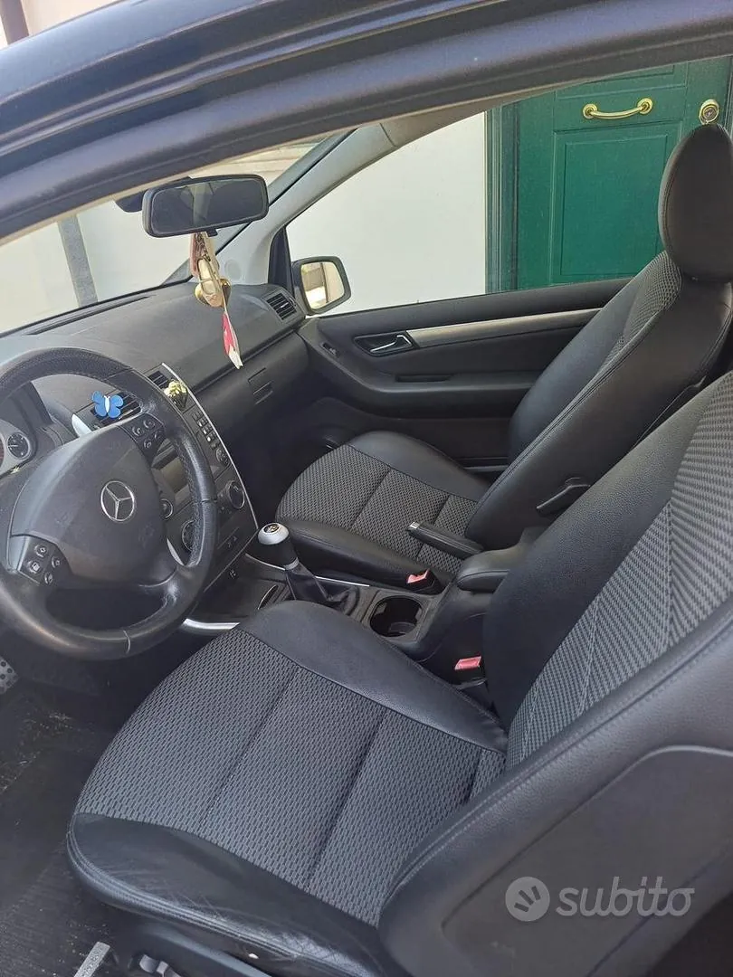 Mercedes-Benz A170 2008 photo 2
