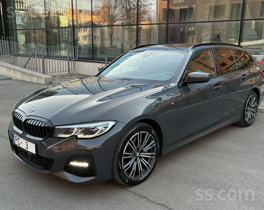 BMW 330E