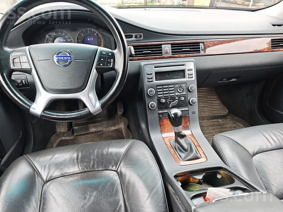 Volvo V70 2010 photo 4