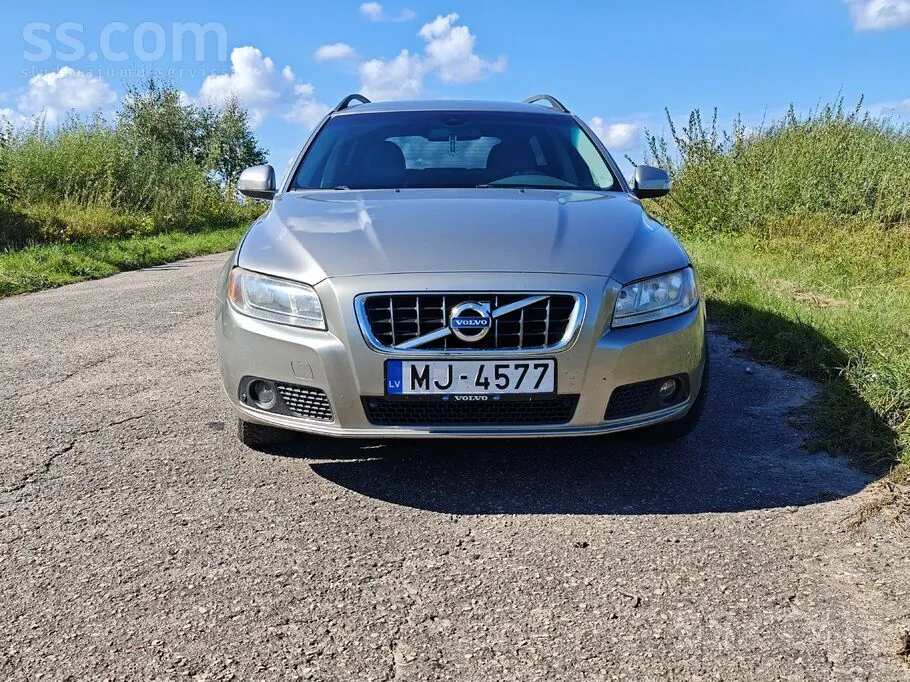 Volvo V70 2010 photo 2