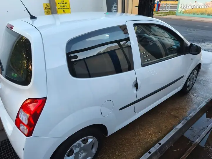 Renault Twingo 2010 photo 2
