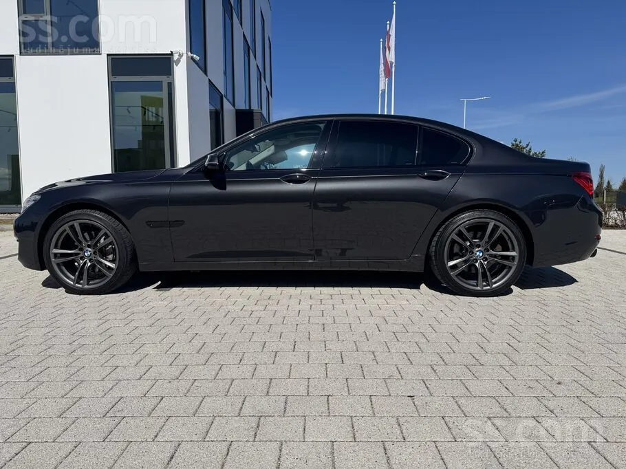BMW 730D 2013 photo 2