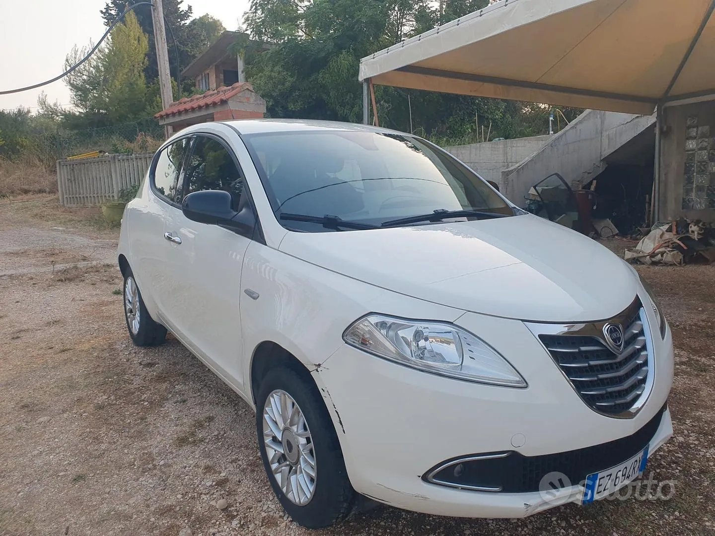 Lancia Ypsilon 2015 photo 2