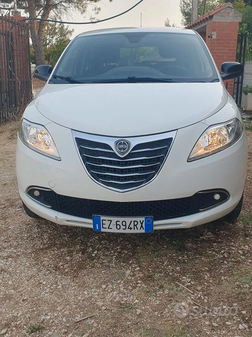 Lancia Ypsilon