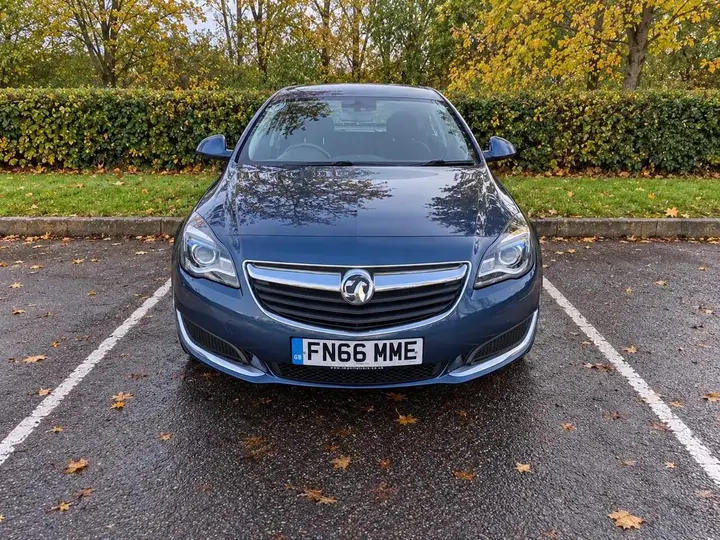 Vauxhall Insignia 2016 photo 2