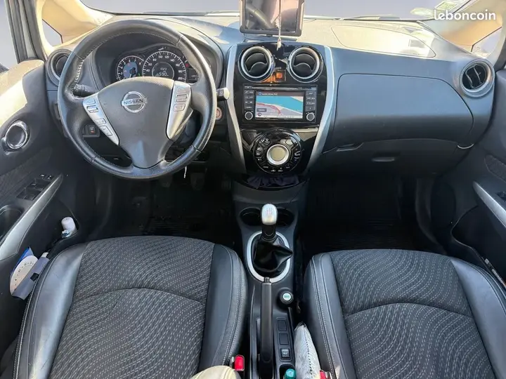 Nissan Note 2015 photo 2