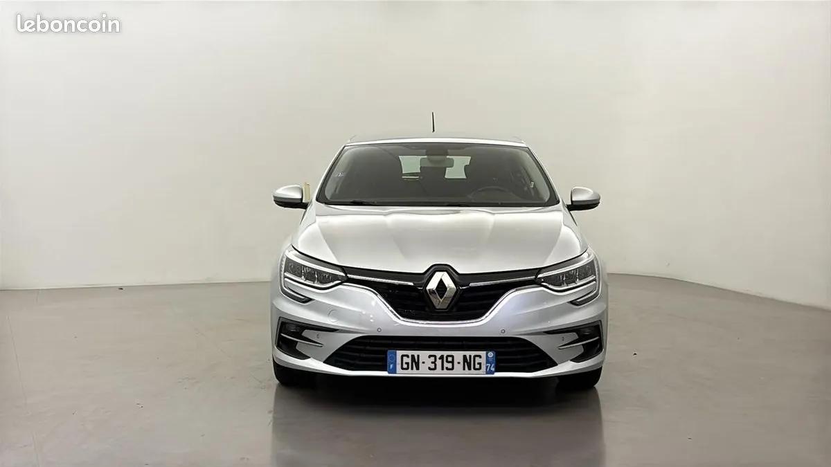 Renault Megane 2023 photo 2