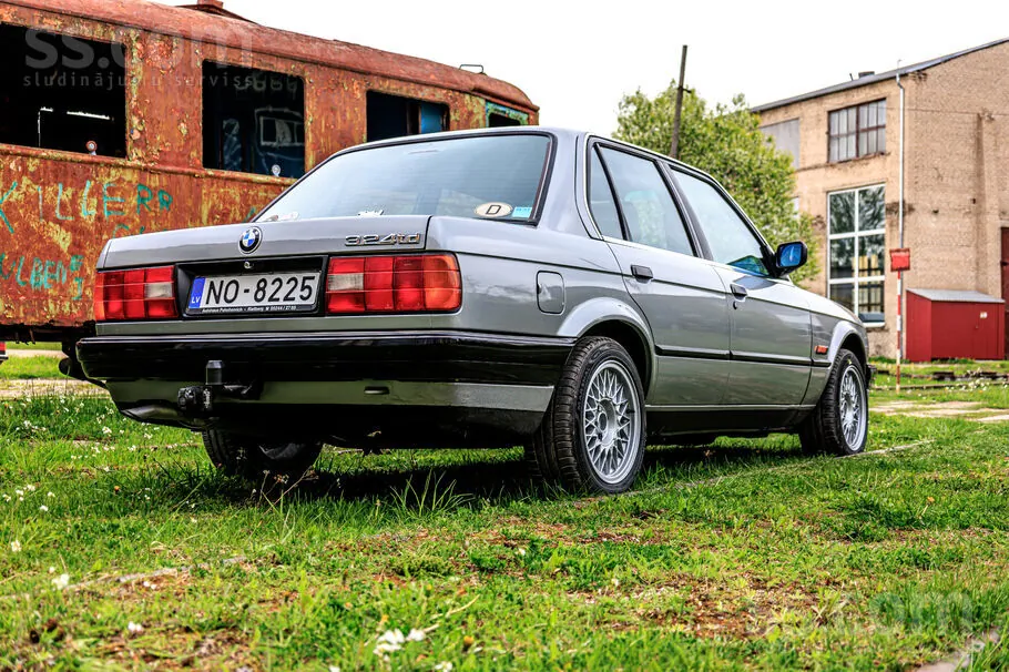 BMW 324 1987 photo 3