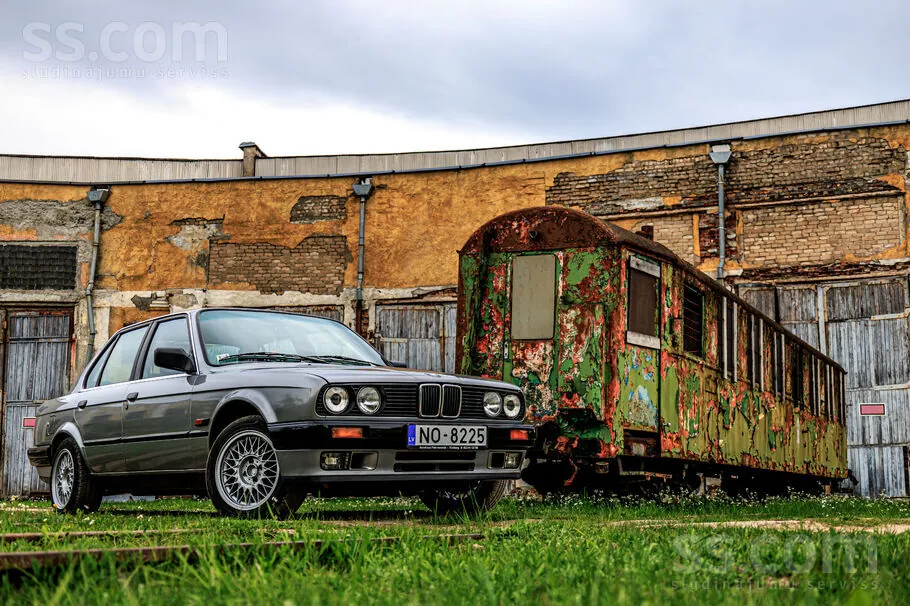 BMW 324 1987 photo 2