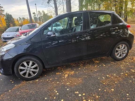 Toyota Yaris 2012 photo 2