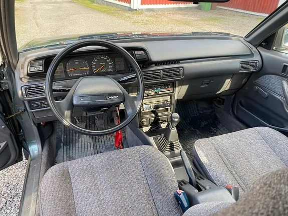 Toyota Camry 1990 photo 4