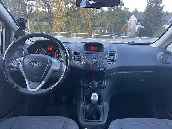 Ford Fiesta 2012 photo 5