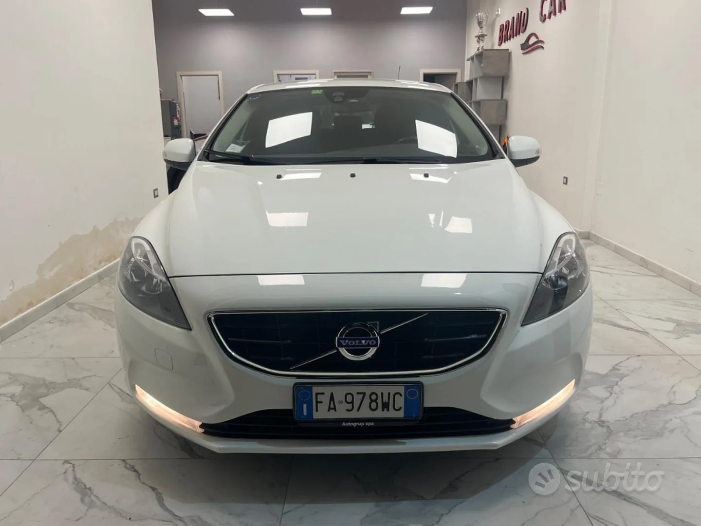 Volvo V40 2015 photo 2