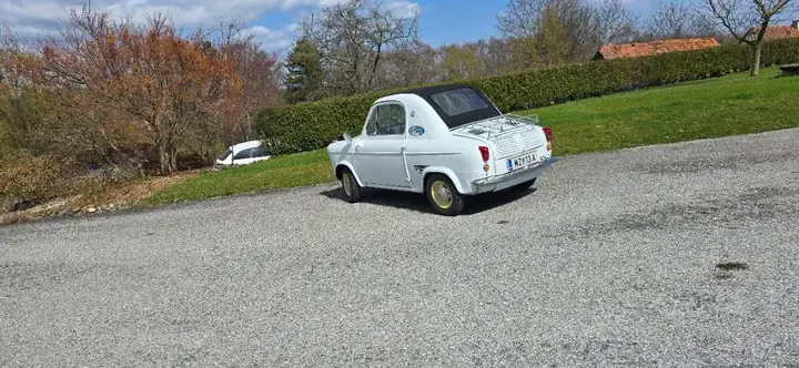 Piaggio Vespa 400 1960 photo 2