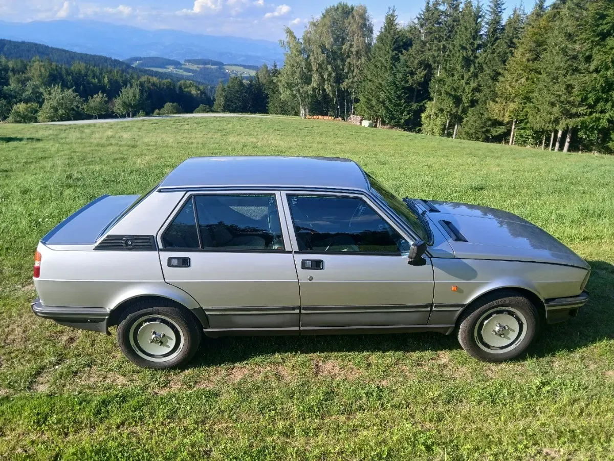 Alfa Romeo Giulietta 1983 photo 2
