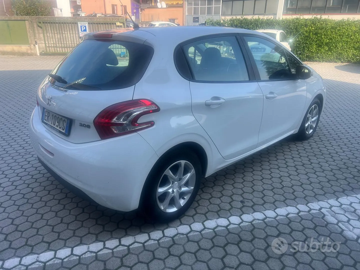 Peugeot 208 2013 photo 4