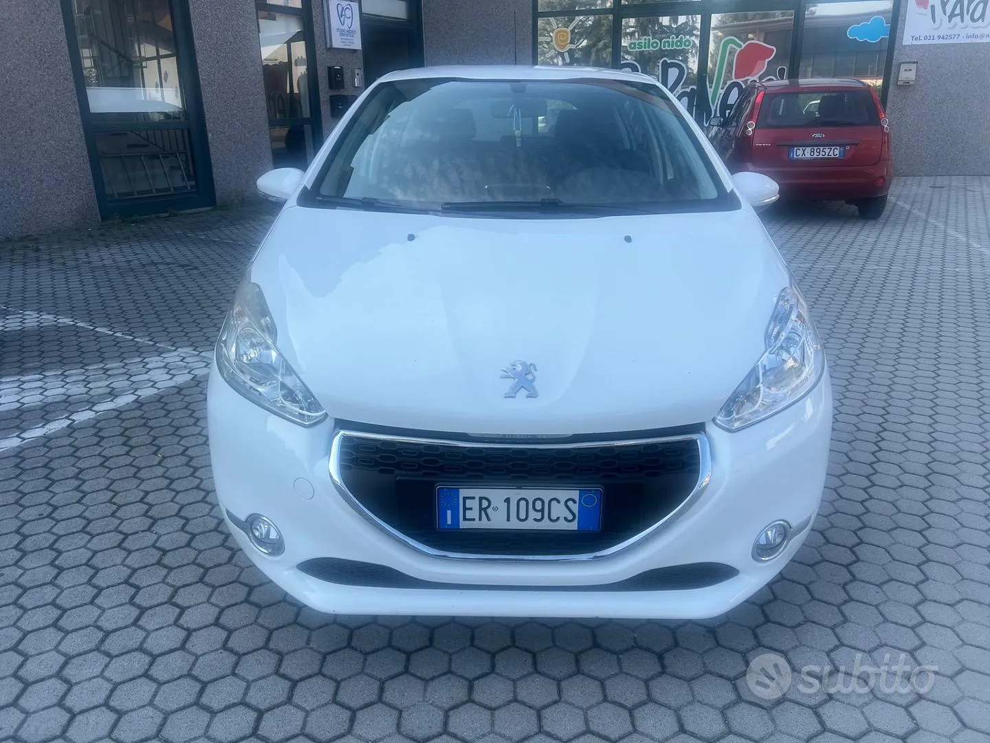 Peugeot 208 2013 photo 2