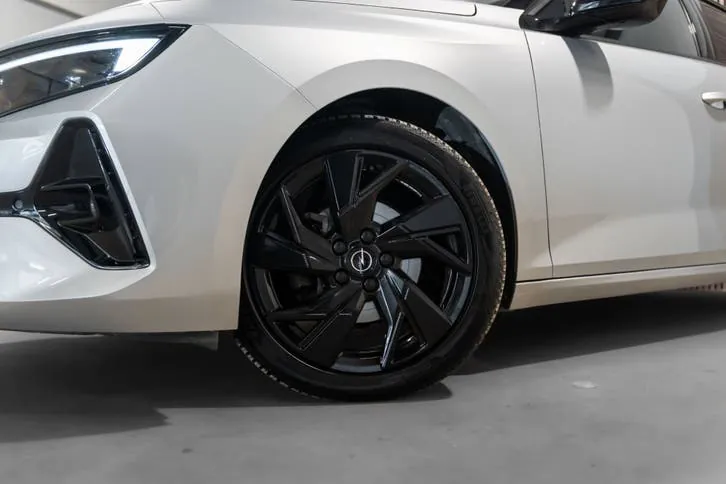 Opel Astra 2023 photo 3