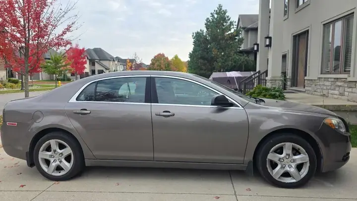 Chevrolet Malibu 2011 photo 2