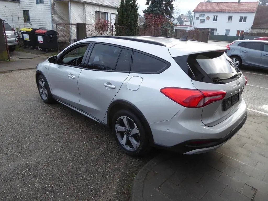 Ford Focus 2021 photo 3