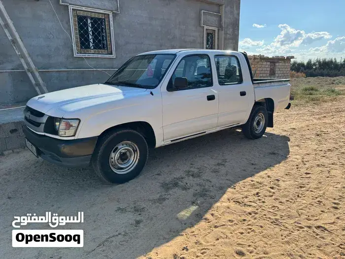 Toyota Hilux 2004 photo 3