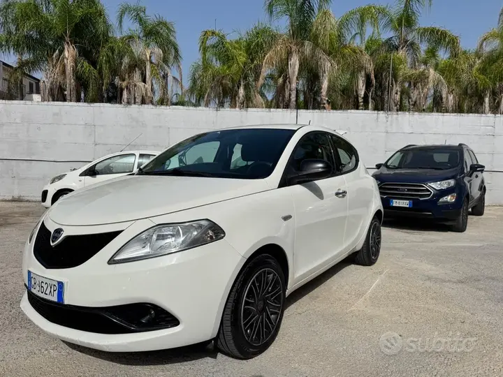 Lancia Ypsilon