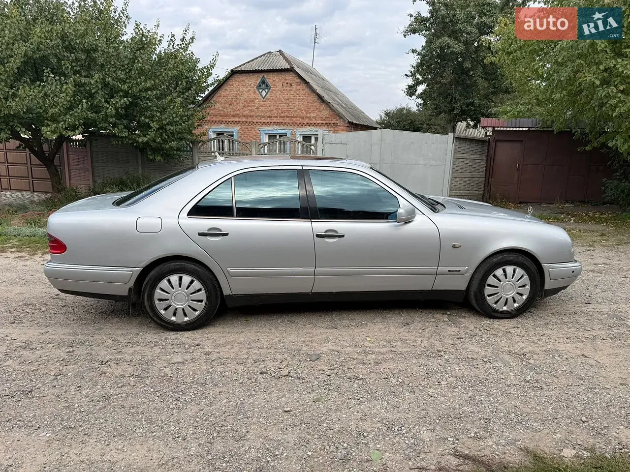 Mercedes-Benz E-Class 1998 photo 3