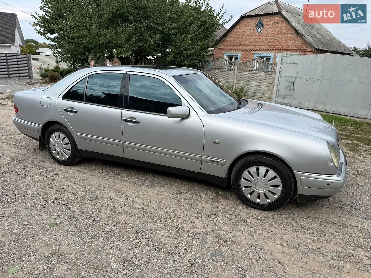 Mercedes-Benz E-Class 1998 photo 2