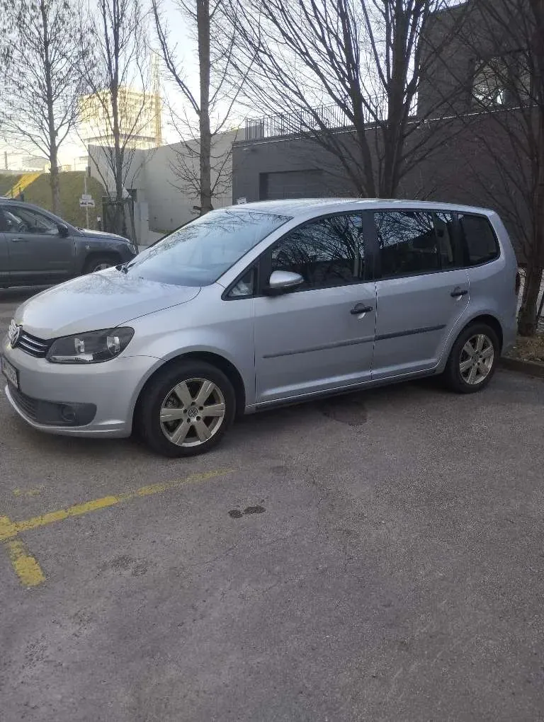 Volkswagen Touran 2011 photo 3