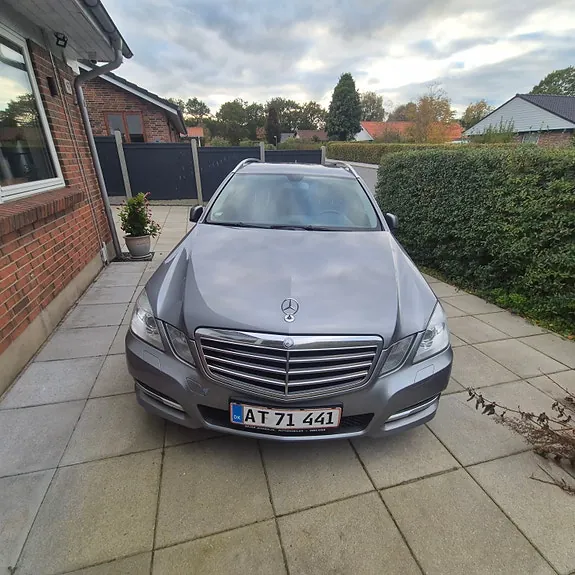 Mercedes-Benz E220 2011 photo 3