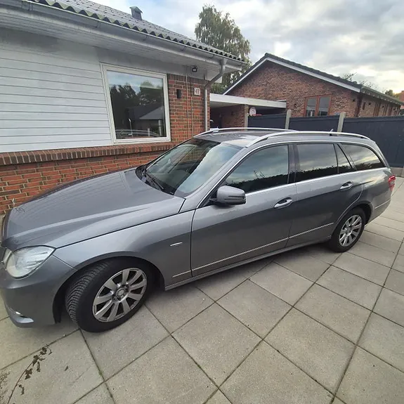 Mercedes-Benz E220 2011 photo 2