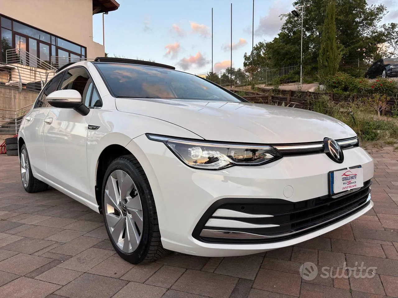 Volkswagen Golf 2023 photo 2