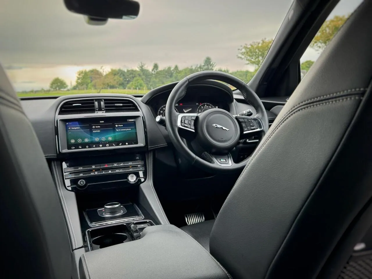 Jaguar F-Pace 2018 photo 2