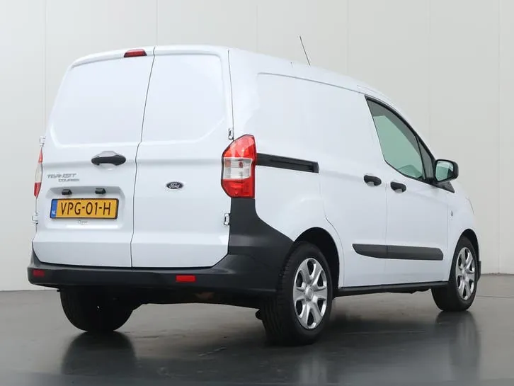 Ford Transit Courier 2022 photo 2