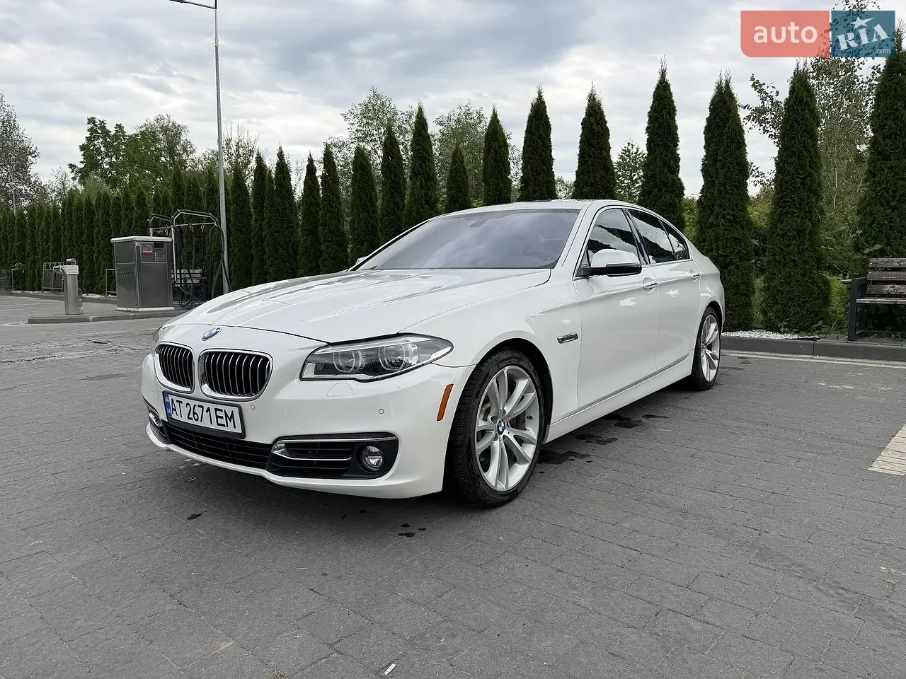 BMW 5 Series 2013 photo 2