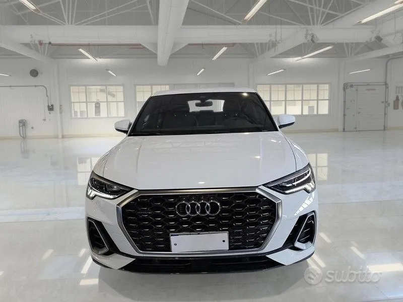 Audi Q3 2022 photo 2