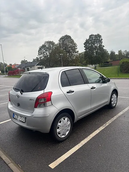 Toyota Yaris 2010 photo 3