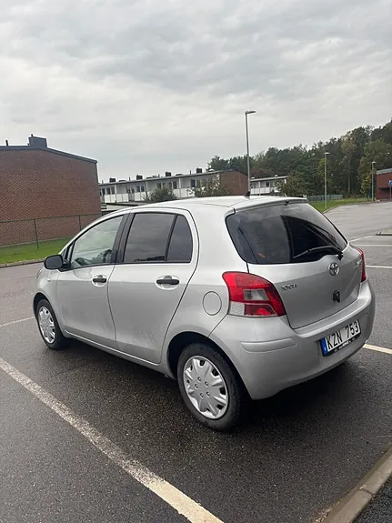 Toyota Yaris 2010 photo 2