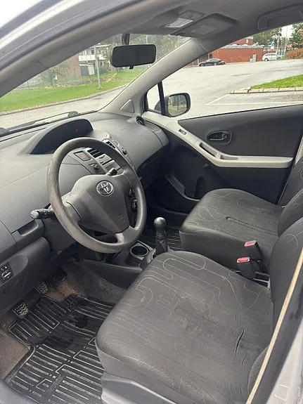 Toyota Yaris 2010 photo 5
