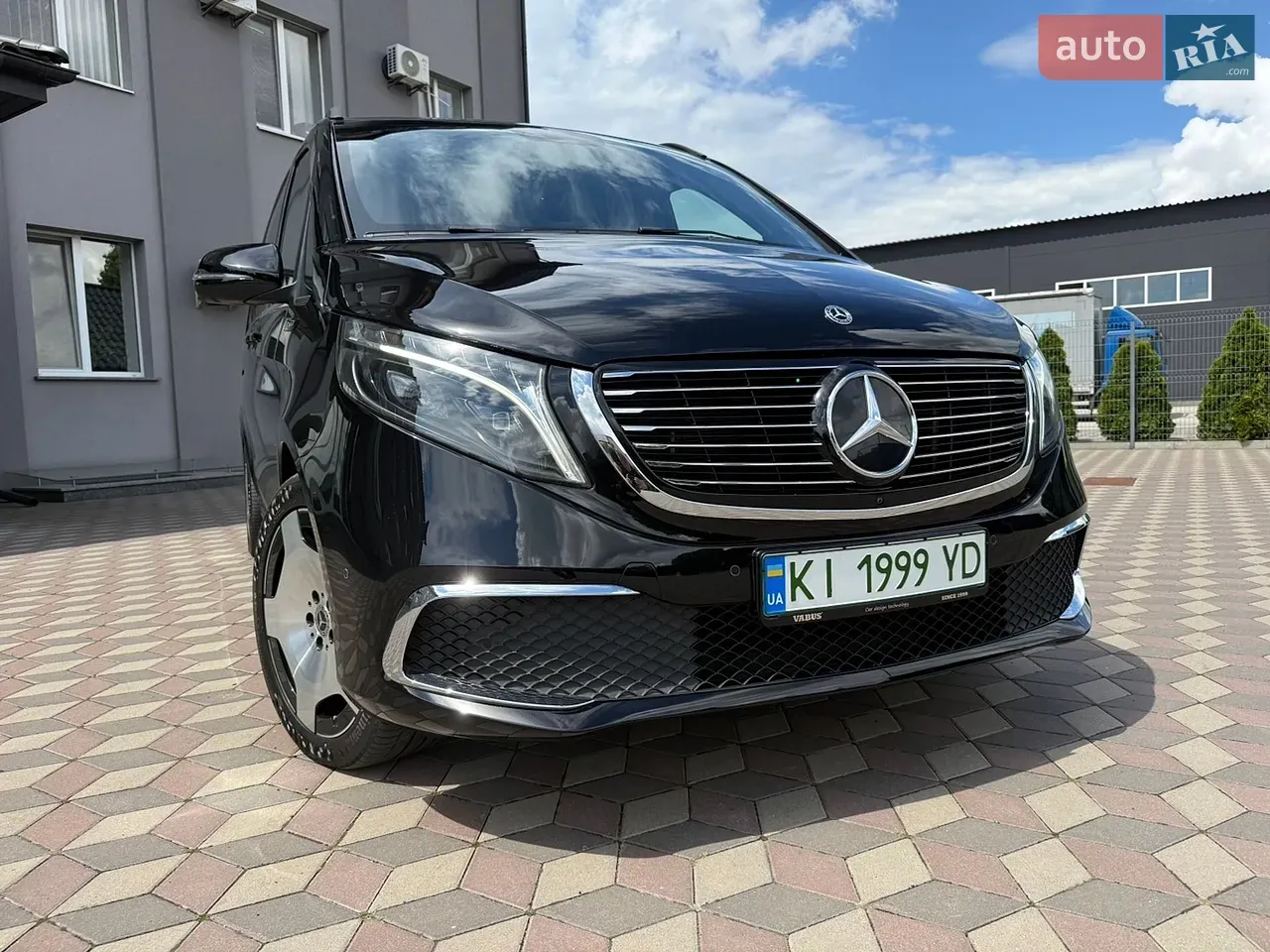 Mercedes-Benz Eqv 2020 photo 2