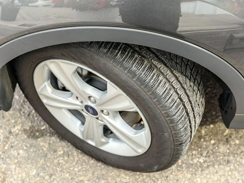 Ford Escape 2015 photo 2
