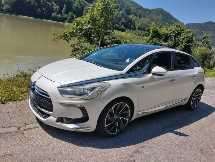 DS Automobiles Ds 5