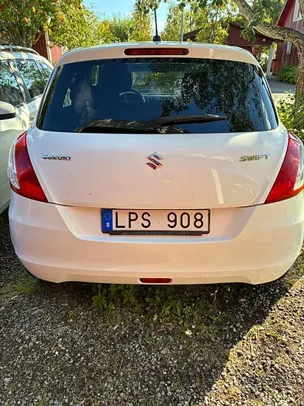 Suzuki Swift 2011 photo 3