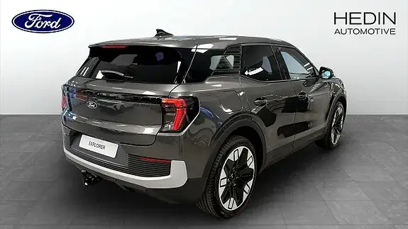Ford Explorer 2026 photo 2