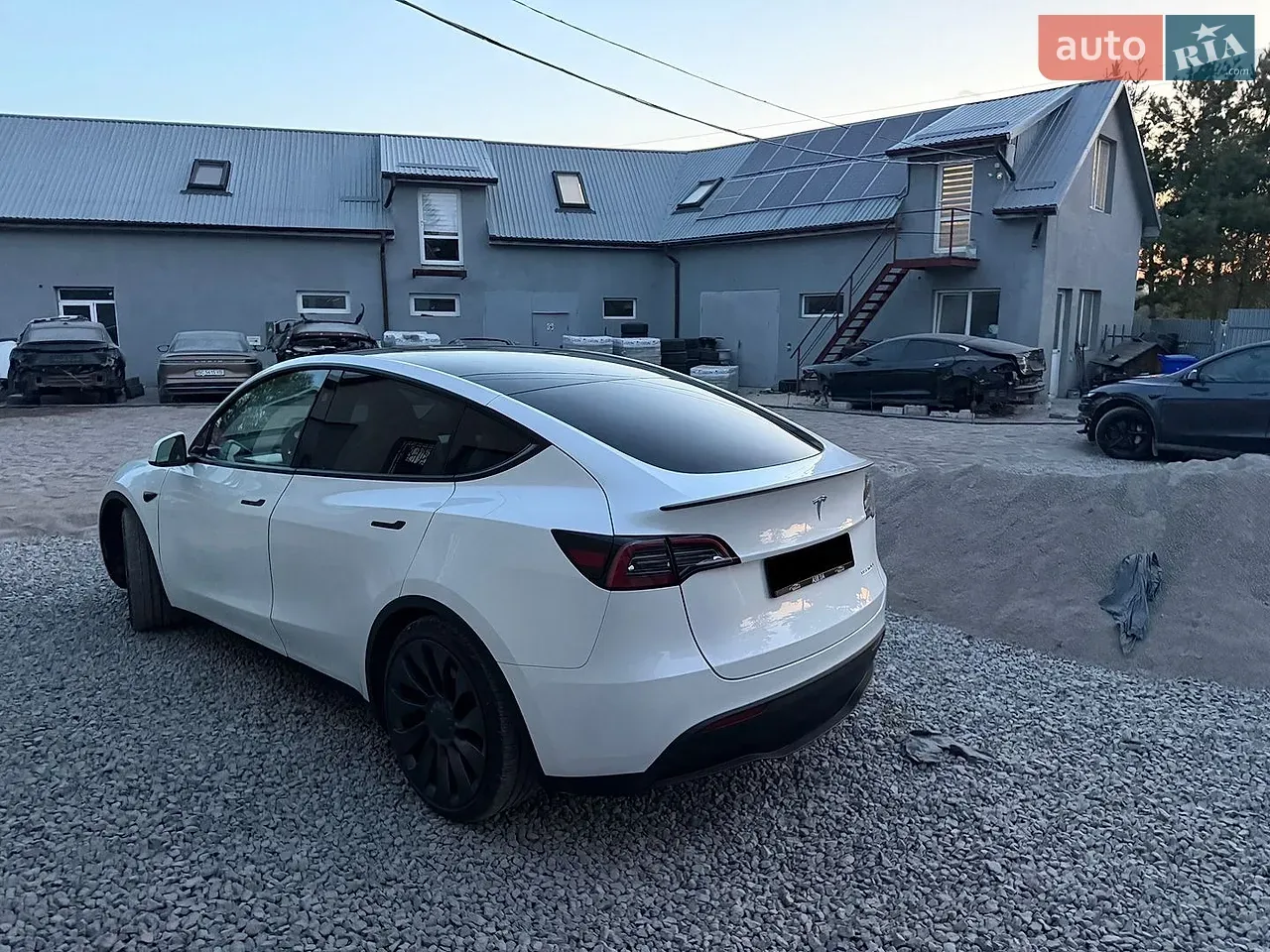 Tesla Model Y 2024 photo 2