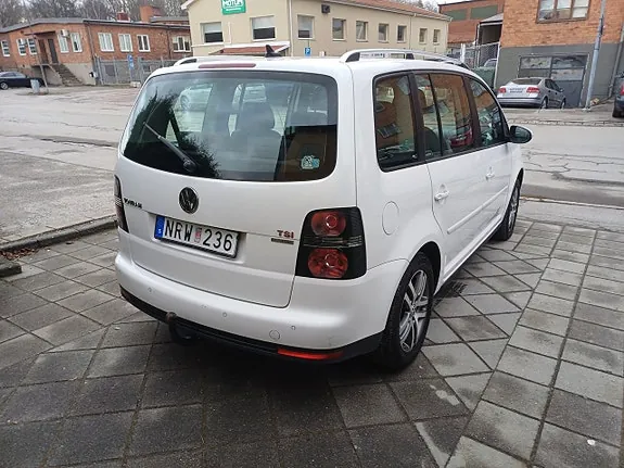 Volkswagen Touran 2010 photo 3