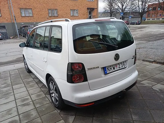 Volkswagen Touran 2010 photo 4
