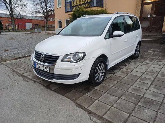 Volkswagen Touran 2010 photo 2