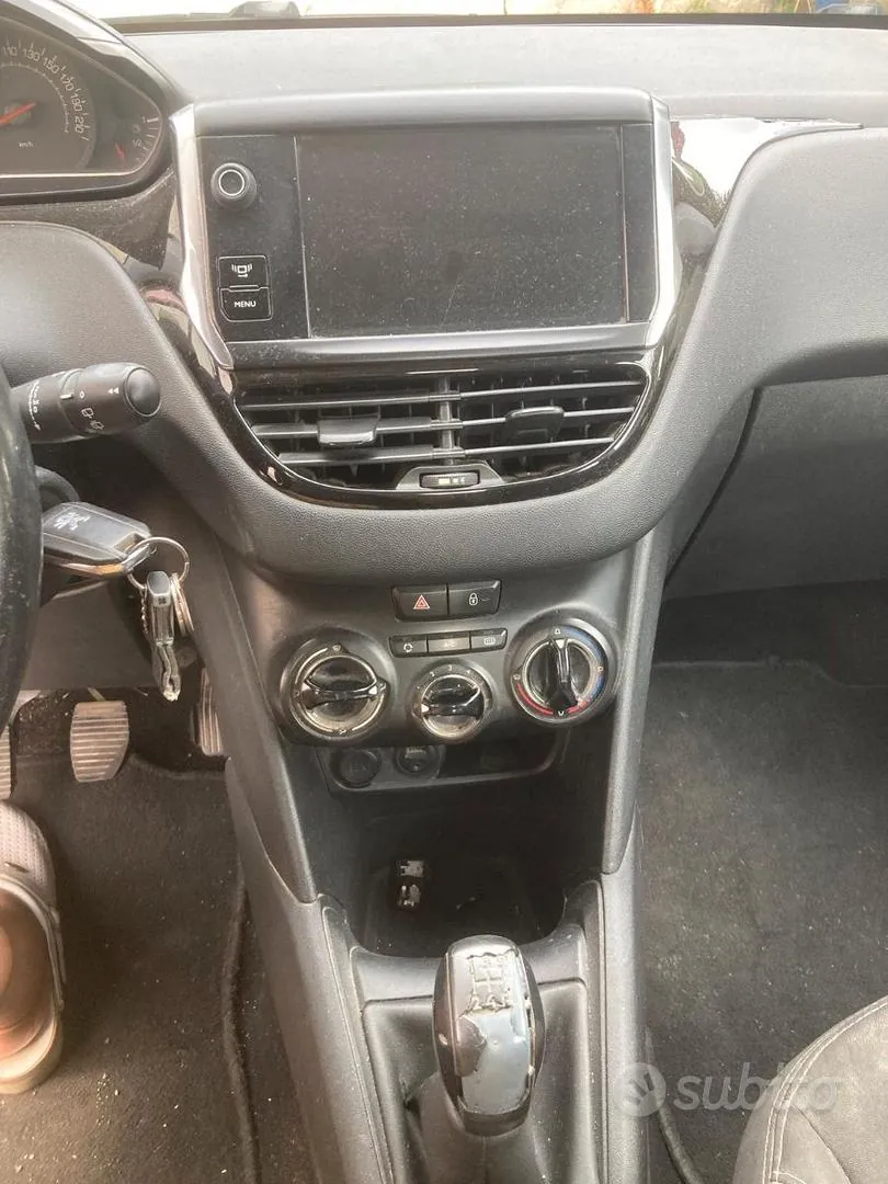 Peugeot 208 2014 photo 5
