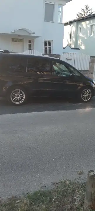 Ford Galaxy 2015 photo 2